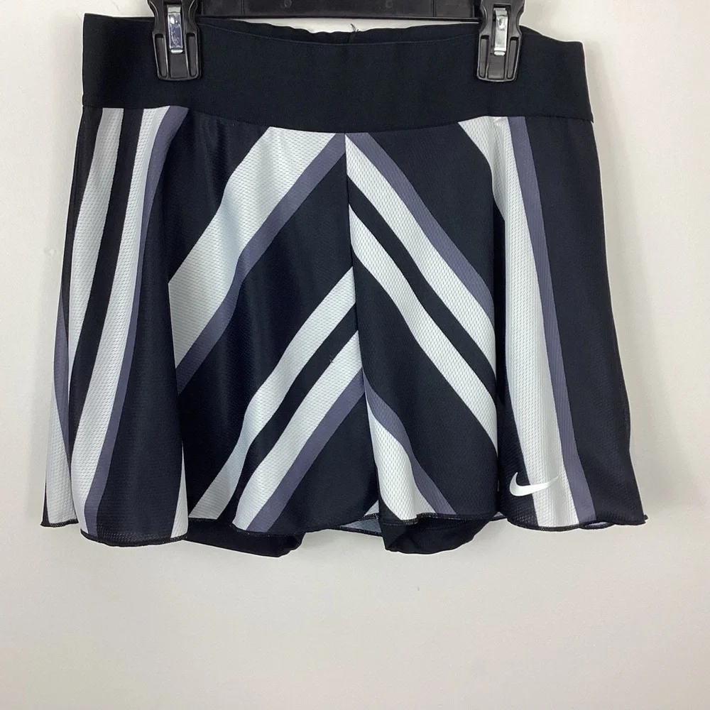 Nike Dri Fit Striped Skort Size Medium